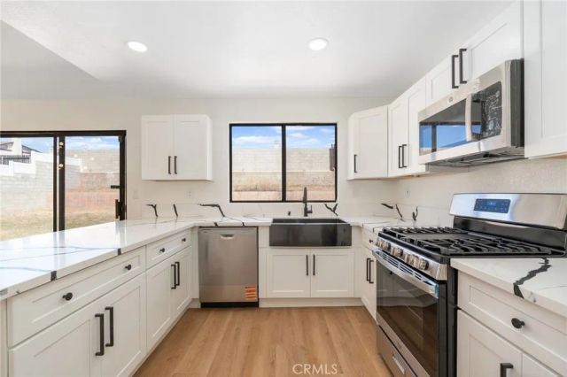 1075 Leslie Court, Colton, CA 92324