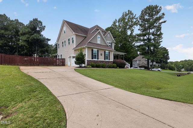 626 Bridgeport Circle, Clayton, NC 27527
