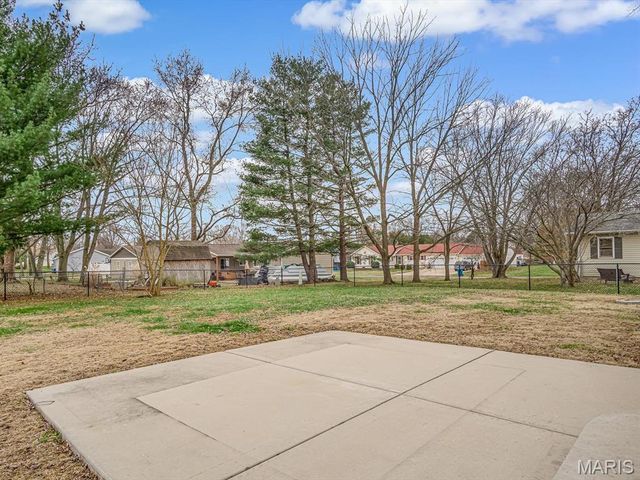 1135 Nassau Drive, Edwardsville, IL 62025