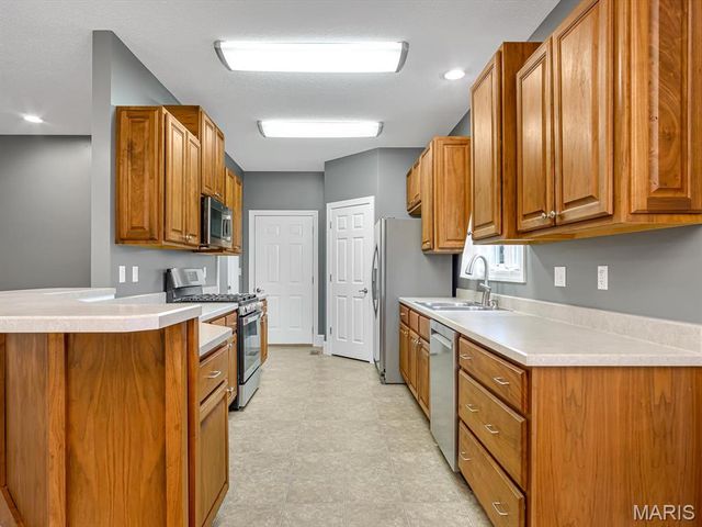 1135 Nassau Drive, Edwardsville, IL 62025