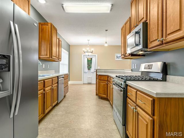 1135 Nassau Drive, Edwardsville, IL 62025