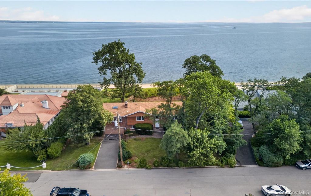 23 Eastland Drive, Glen Cove, NY 11542 — exterior