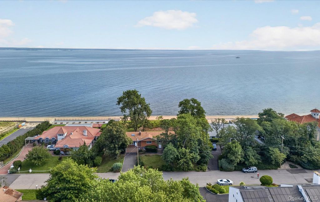 23 Eastland Drive, Glen Cove, NY 11542 — photo 4