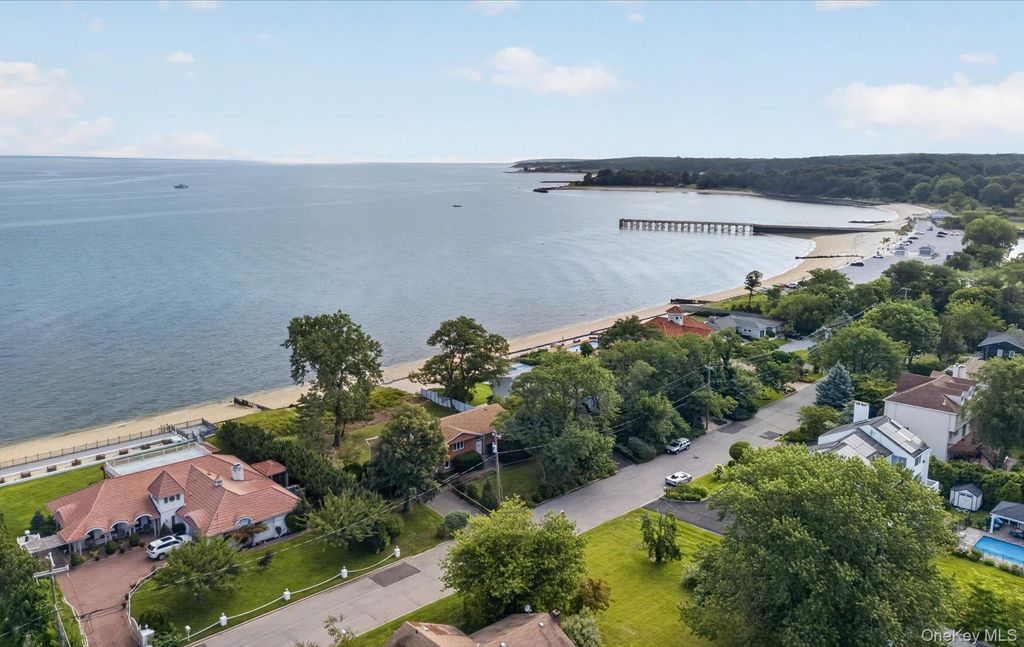 23 Eastland Drive, Glen Cove, NY 11542 — photo 5