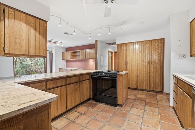 122 Painted Post, Shavano Park, TX 78231