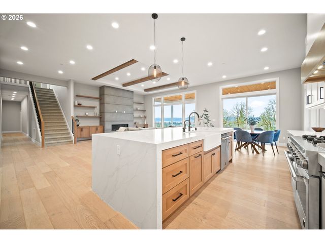 410 W U St, Washougal, WA 98671