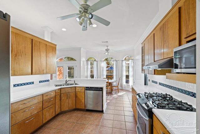 960 Vestavia Way, Gulf Breeze, FL 32563