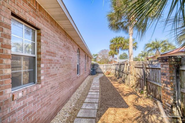 960 Vestavia Way, Gulf Breeze, FL 32563