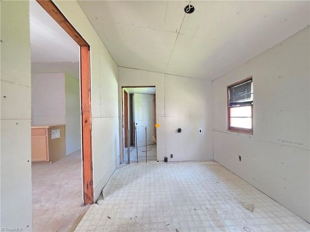 209 6th Avenue, Mayodan, NC 27027