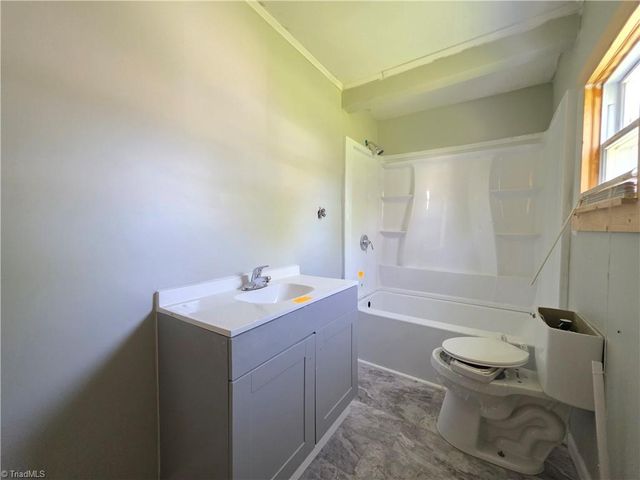 209 6th Avenue, Mayodan, NC 27027