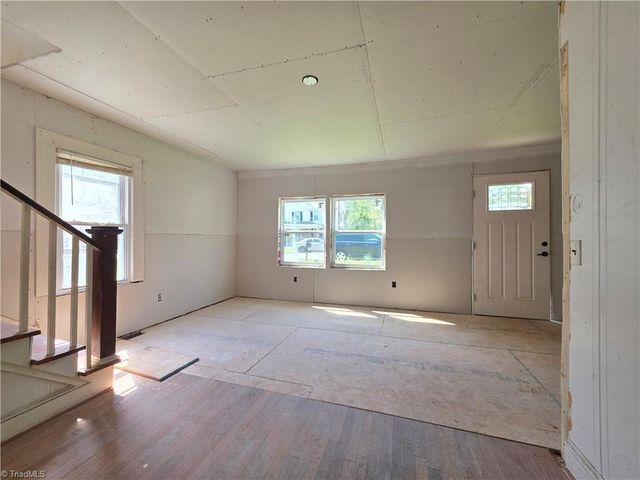 209 6th Avenue, Mayodan, NC 27027