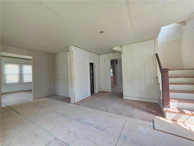 209 6th Avenue, Mayodan, NC 27027