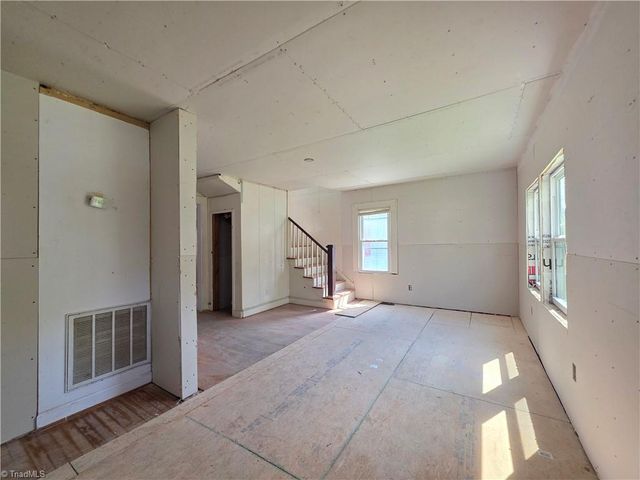 209 6th Avenue, Mayodan, NC 27027