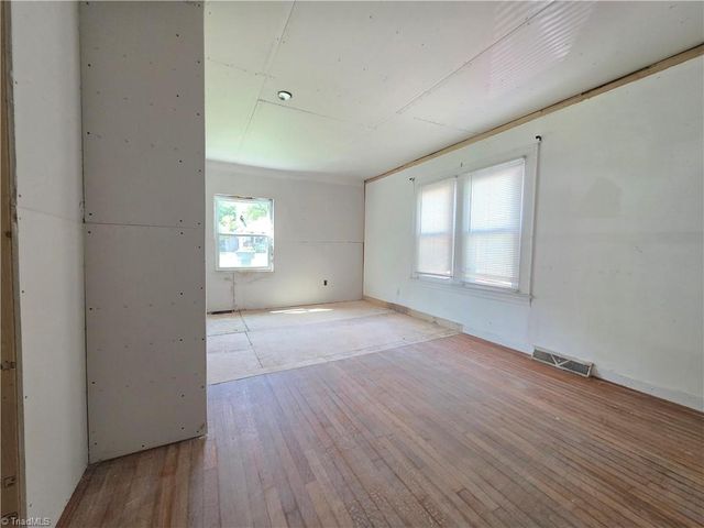 209 6th Avenue, Mayodan, NC 27027