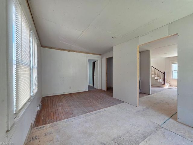 209 6th Avenue, Mayodan, NC 27027