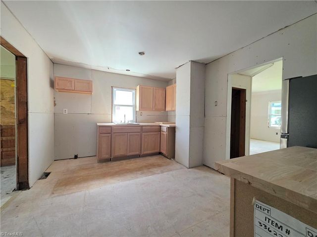 209 6th Avenue, Mayodan, NC 27027