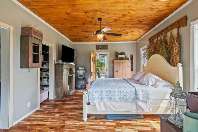 55686 Parkville Road, Mendon, MI 49072