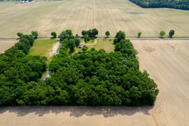55686 Parkville Road, Mendon, MI 49072