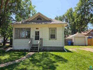 615 NW 1st St, Madison, SD 57042