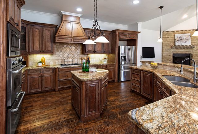 3606 S Versailles Avenue, Dallas, TX 75209