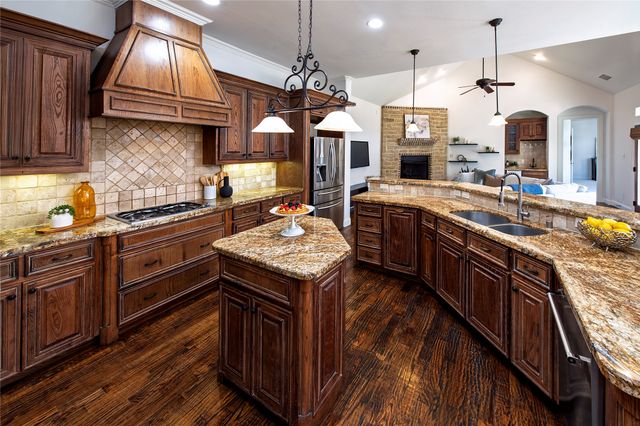 3606 S Versailles Avenue, Dallas, TX 75209