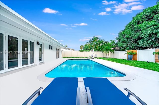 1940 NE 62nd St, Fort Lauderdale, FL 33308