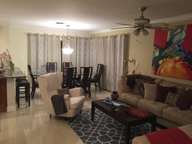 9888 NW 2nd St, Plantation, FL 33324