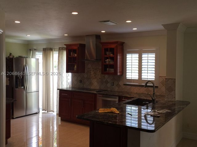 9888 NW 2nd St, Plantation, FL 33324