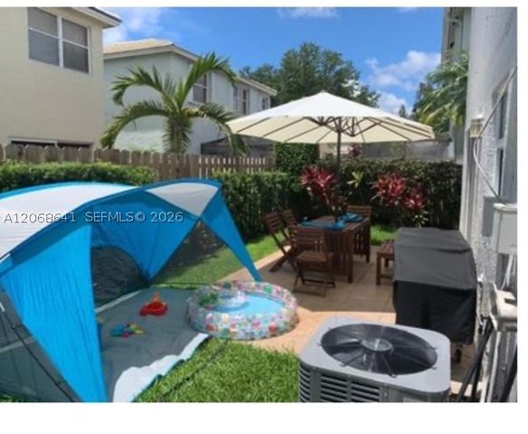 9888 NW 2nd St, Plantation, FL 33324