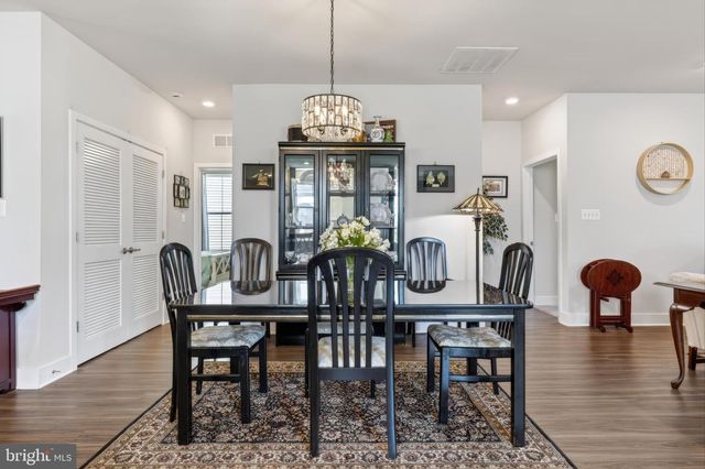 672 MAYFIELD FALLS DR, Newark, DE 19702