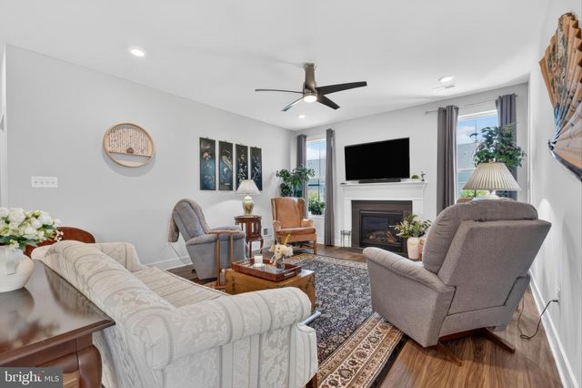 672 MAYFIELD FALLS DR, Newark, DE 19702