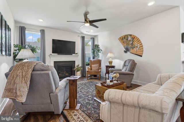 672 MAYFIELD FALLS DR, Newark, DE 19702