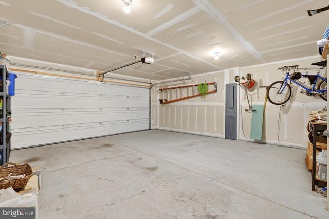672 MAYFIELD FALLS DR, Newark, DE 19702