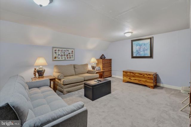 672 MAYFIELD FALLS DR, Newark, DE 19702