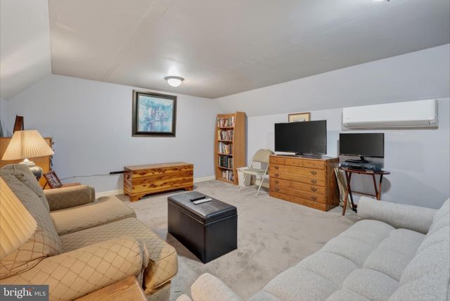 672 MAYFIELD FALLS DR, Newark, DE 19702