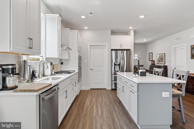 672 MAYFIELD FALLS DR, Newark, DE 19702