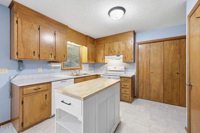 6605 Willow Chase Drive, Willow Springs, NC 27592