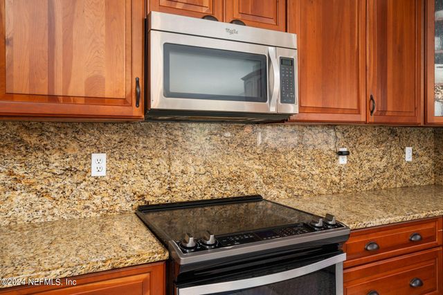 425 OAK POND Drive, Jacksonville, FL 32259