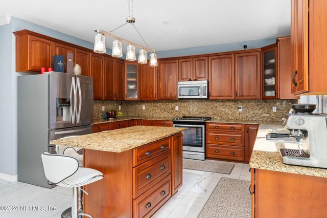 425 OAK POND Drive, Jacksonville, FL 32259