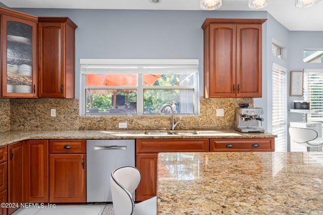 425 OAK POND Drive, Jacksonville, FL 32259