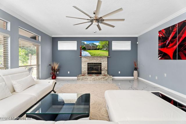 425 OAK POND Drive, Jacksonville, FL 32259