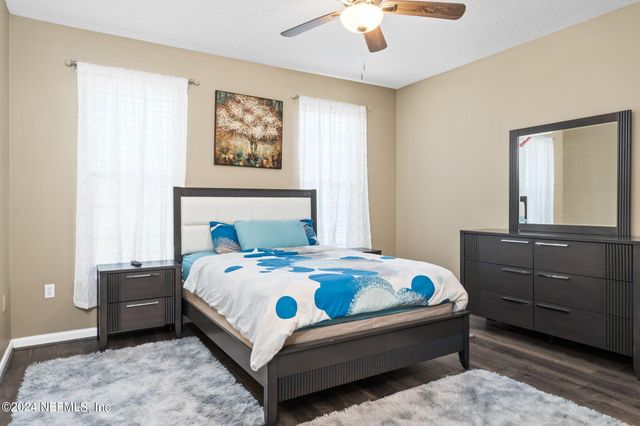 425 OAK POND Drive, Jacksonville, FL 32259