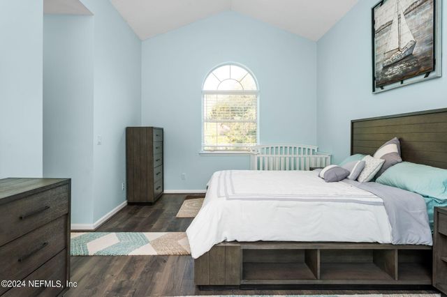 425 OAK POND Drive, Jacksonville, FL 32259