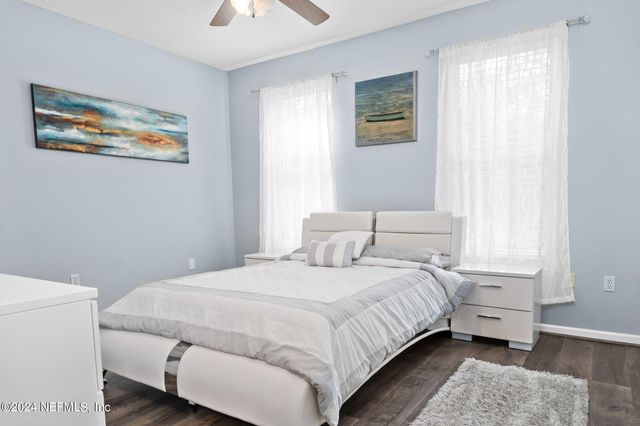 425 OAK POND Drive, Jacksonville, FL 32259