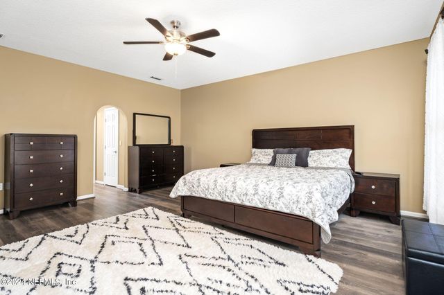 425 OAK POND Drive, Jacksonville, FL 32259