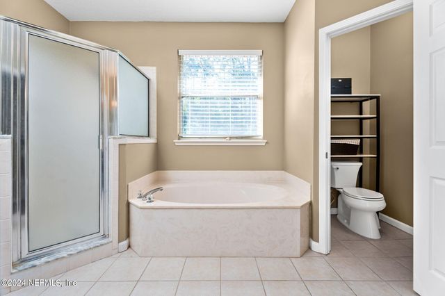 425 OAK POND Drive, Jacksonville, FL 32259