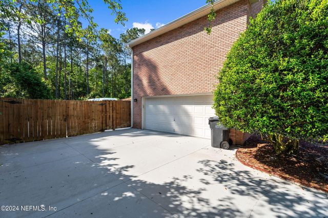 425 OAK POND Drive, Jacksonville, FL 32259