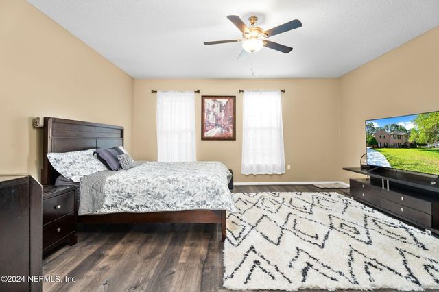 425 OAK POND Drive, Jacksonville, FL 32259