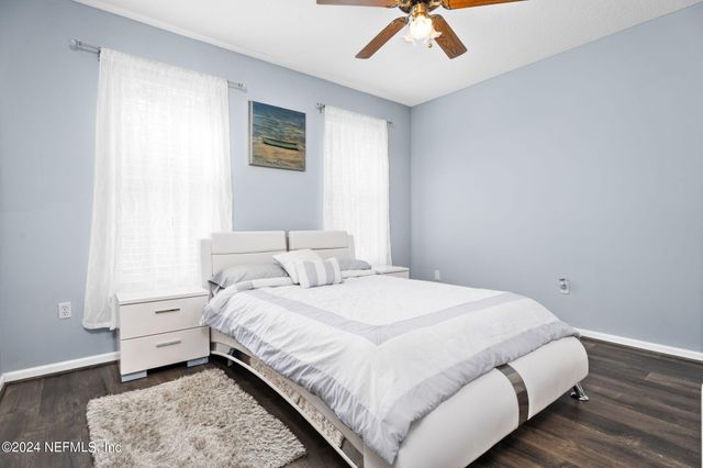 425 OAK POND Drive, Jacksonville, FL 32259