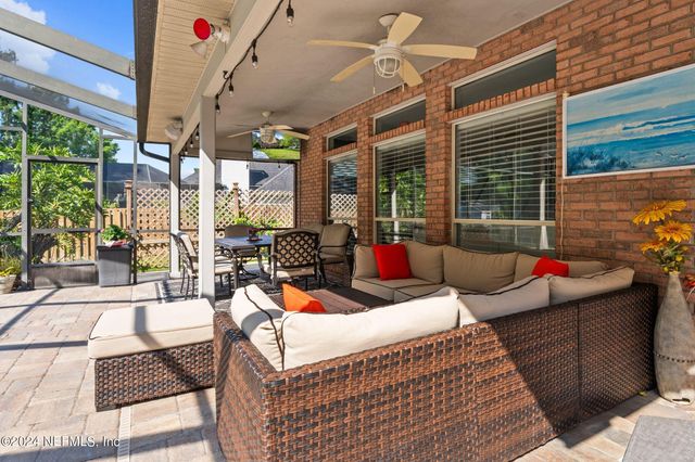 425 OAK POND Drive, Jacksonville, FL 32259